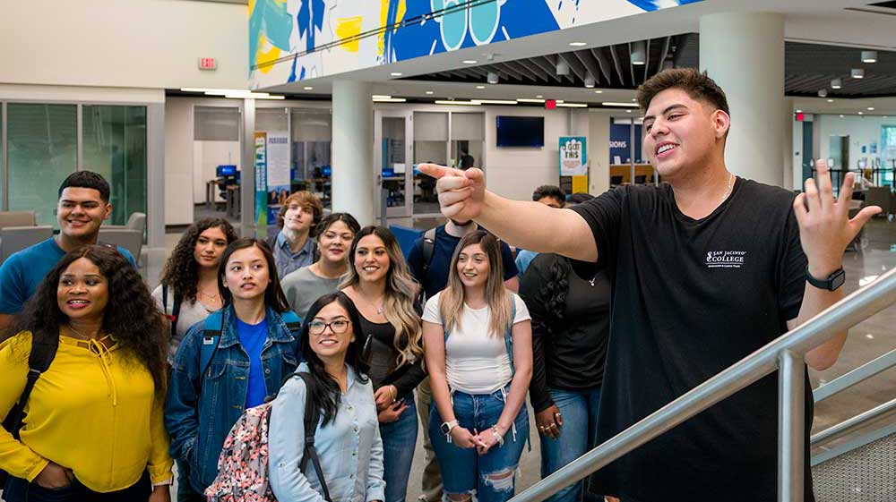 Student employee giving tour guide