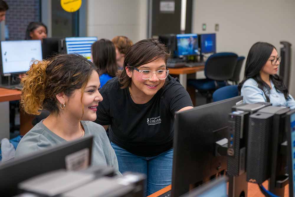 Student attending computer lab orientation